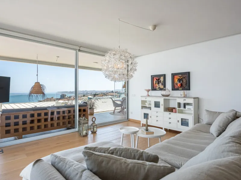 Welcome to this beautifully designed apartment, perfectly situated in a highly sought-after area.