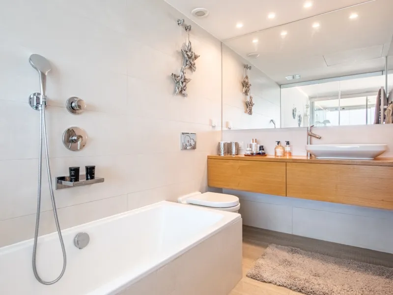 Welcome to this beautifully designed apartment, perfectly situated in a highly sought-after area.