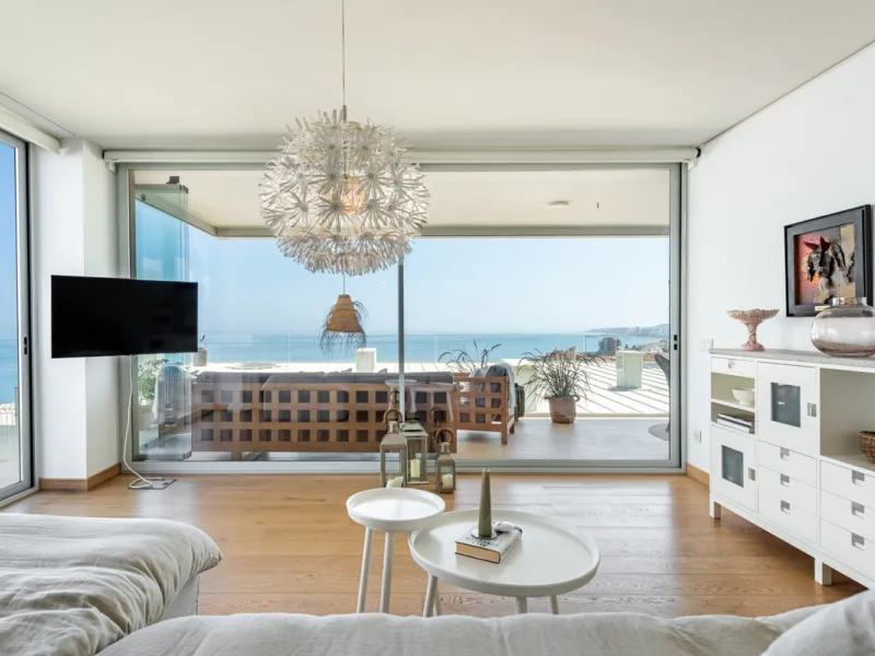 Welcome to this beautifully designed apartment, perfectly situated in a highly sought-after area.