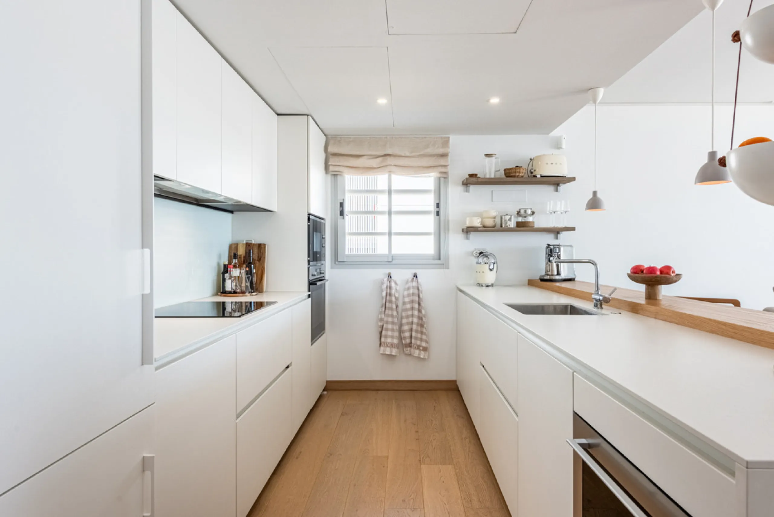 Welcome to this beautifully designed apartment, perfectly situated in a highly sought-after area.