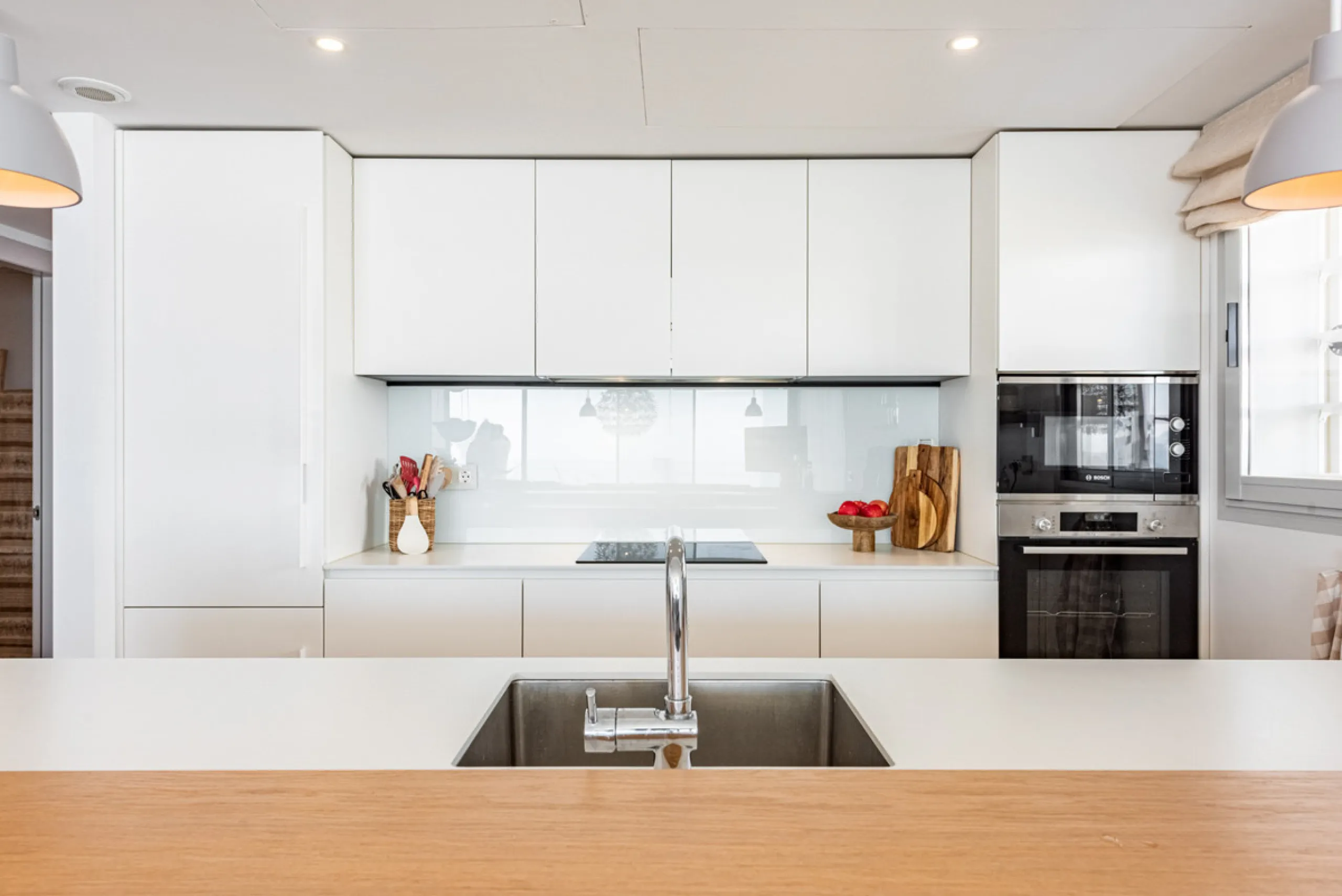 Welcome to this beautifully designed apartment, perfectly situated in a highly sought-after area.