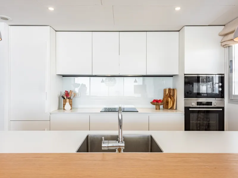 Welcome to this beautifully designed apartment, perfectly situated in a highly sought-after area.