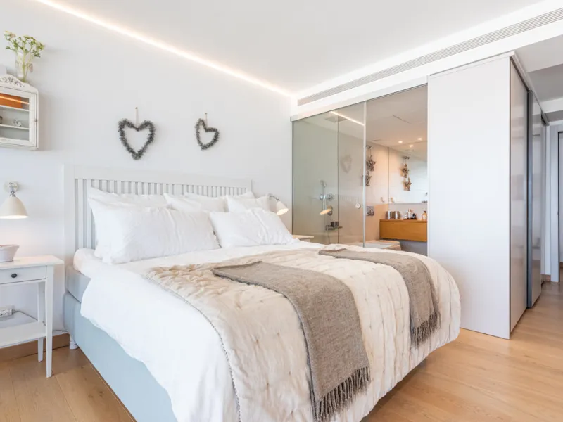 Welcome to this beautifully designed apartment, perfectly situated in a highly sought-after area.