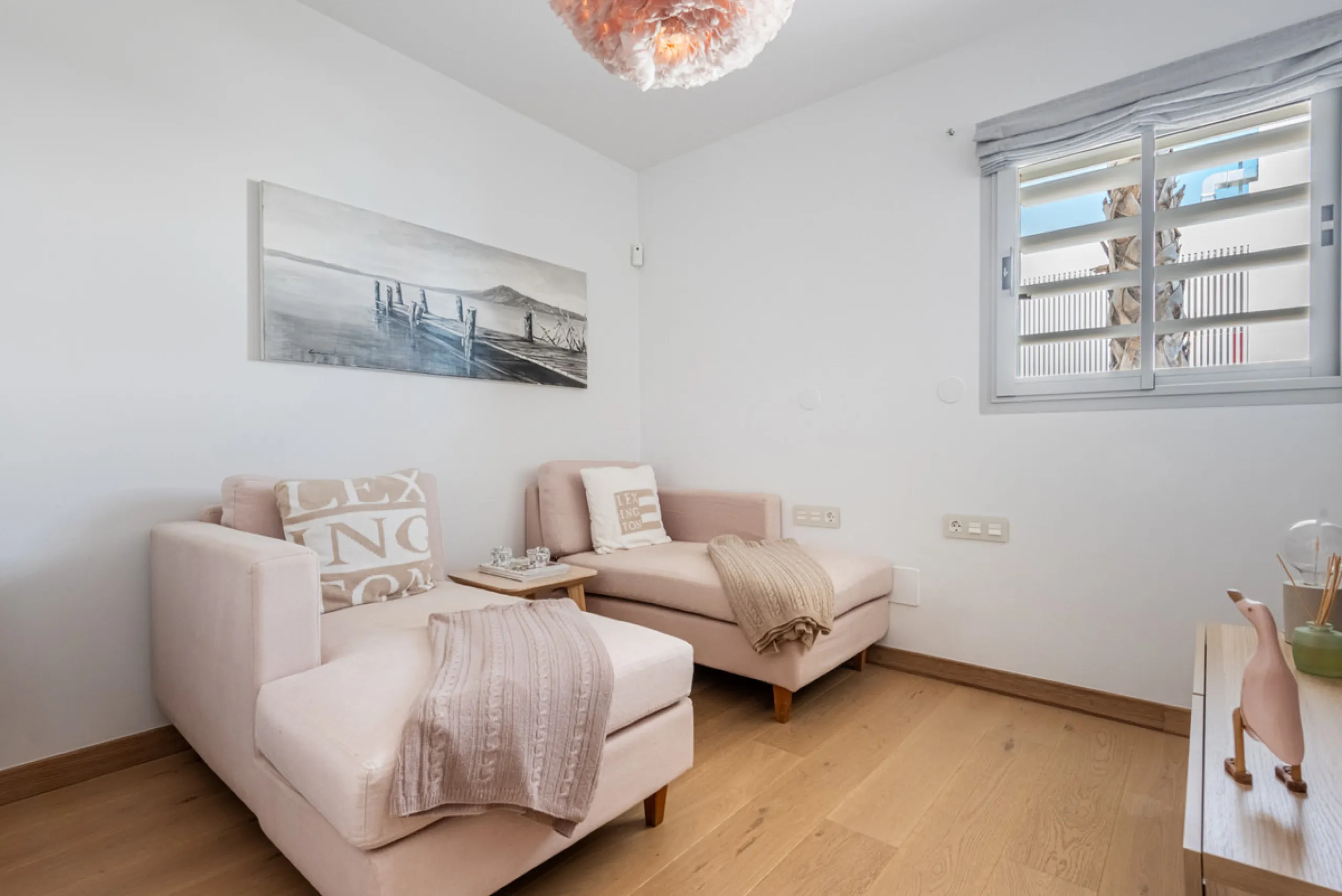 Welcome to this beautifully designed apartment, perfectly situated in a highly sought-after area.