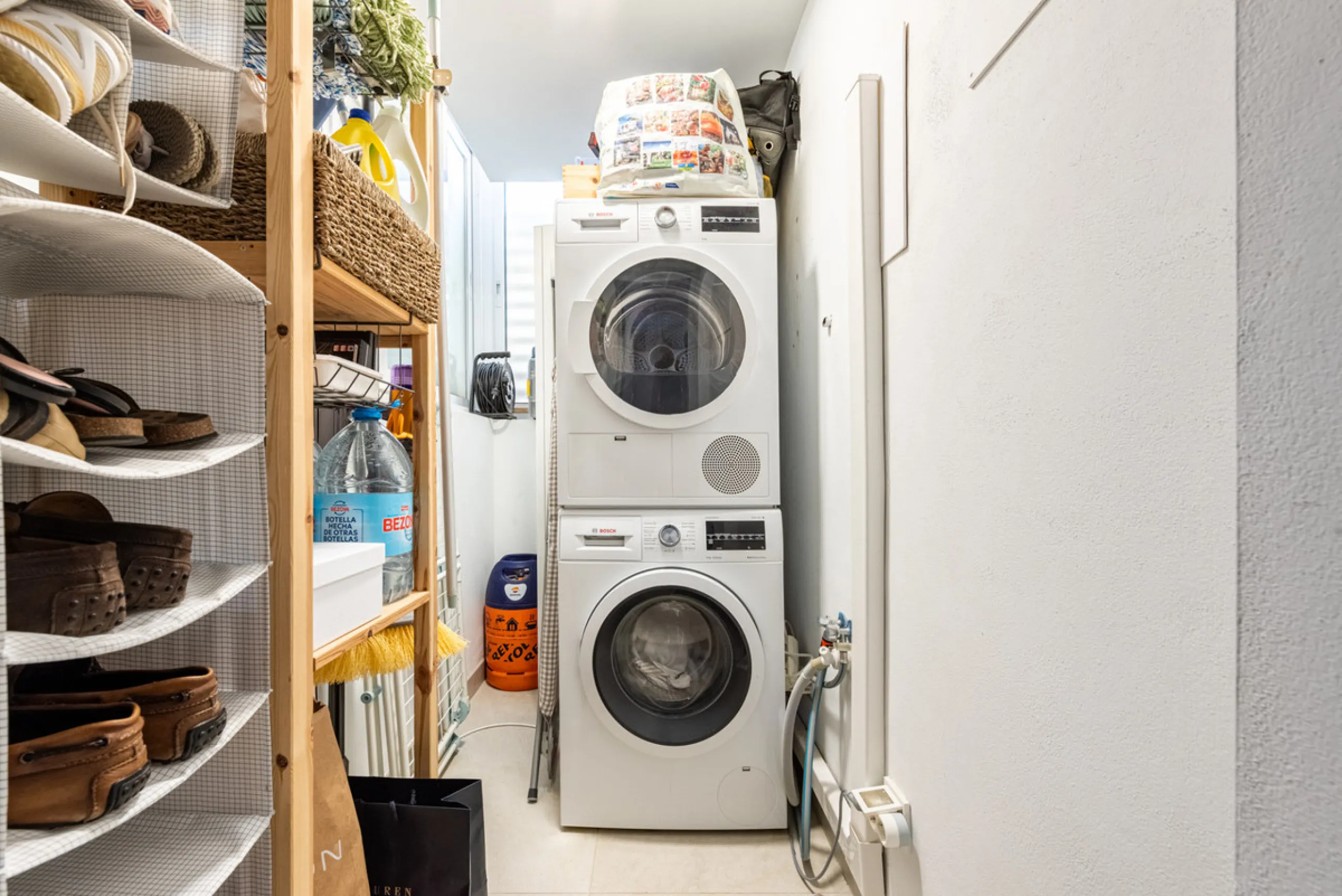 Welcome to this beautifully designed apartment, perfectly situated in a highly sought-after area.