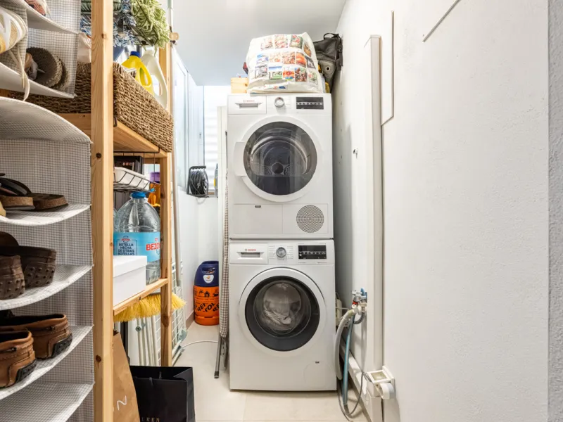 Welcome to this beautifully designed apartment, perfectly situated in a highly sought-after area.