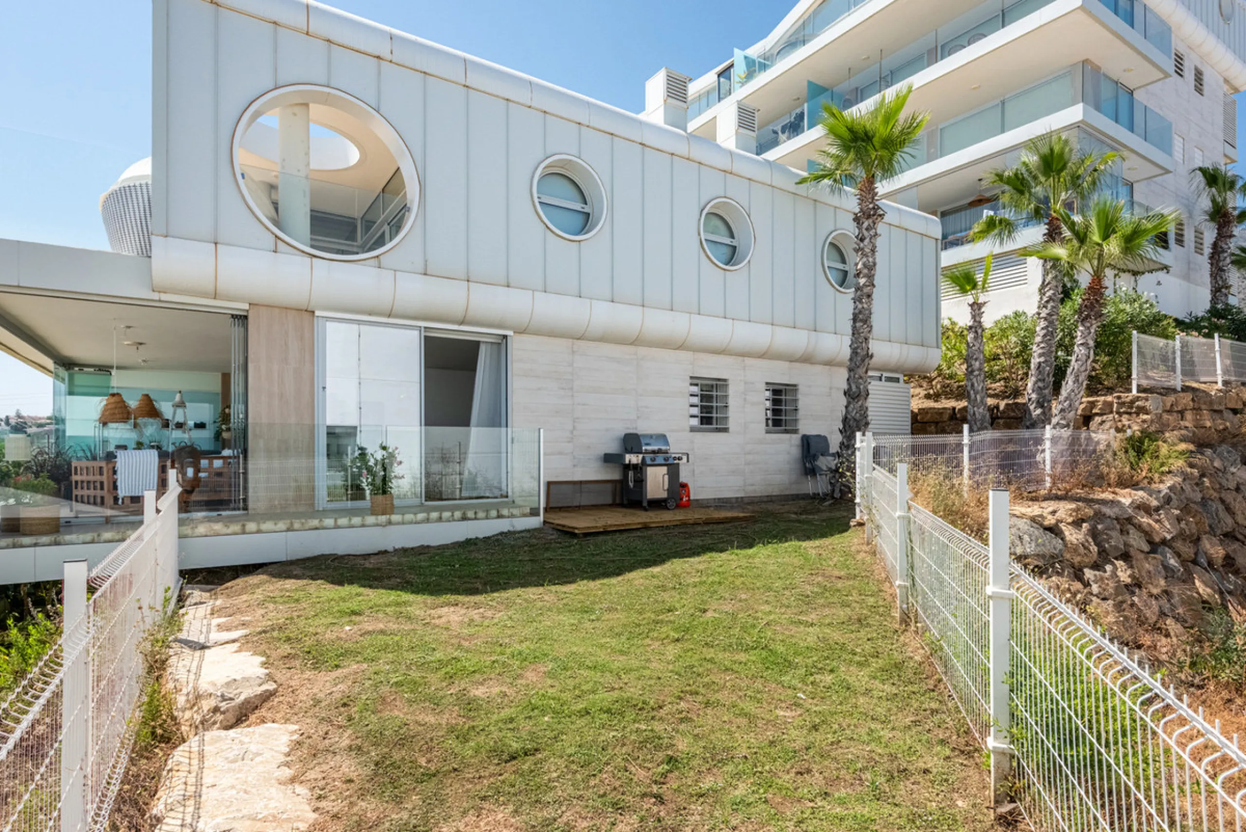 Welcome to this beautifully designed apartment, perfectly situated in a highly sought-after area.