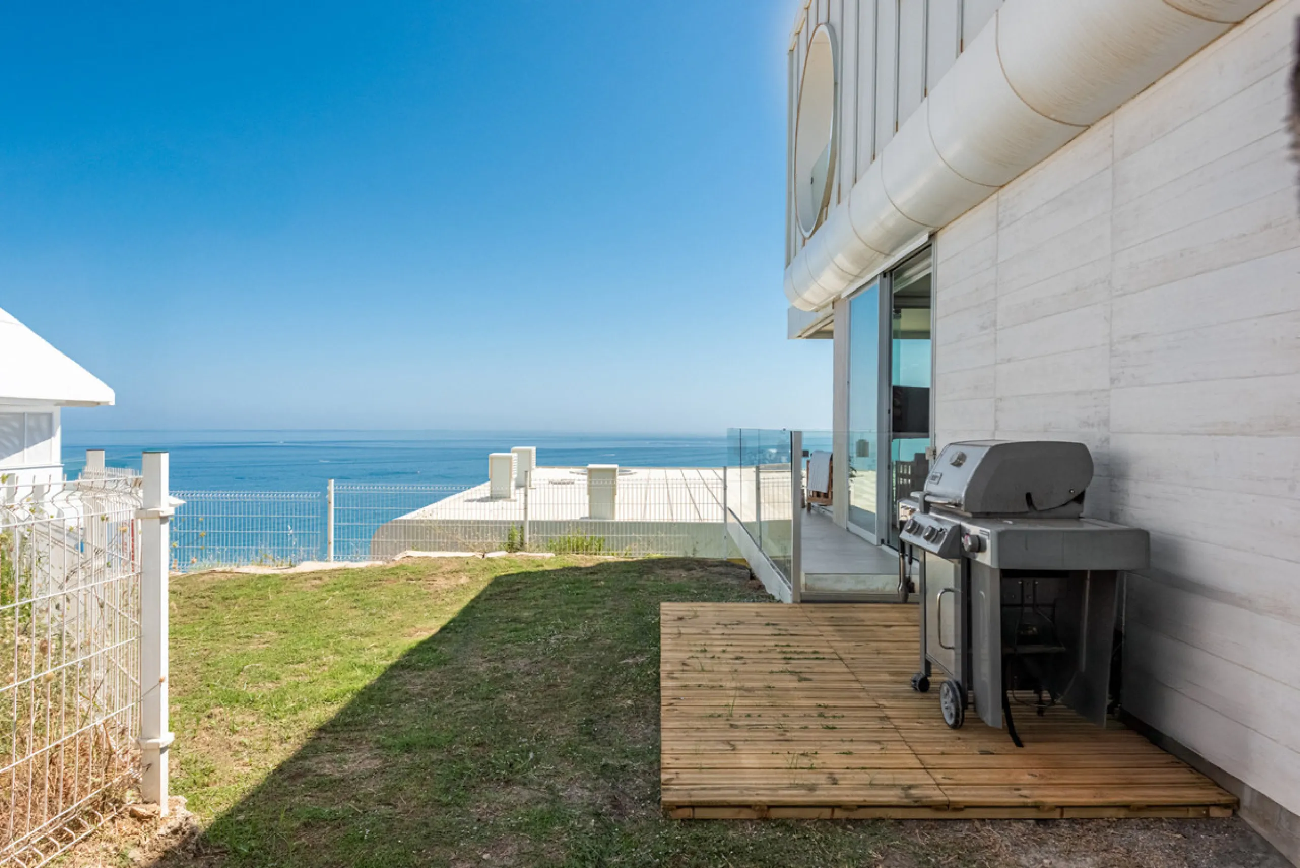 Welcome to this beautifully designed apartment, perfectly situated in a highly sought-after area.