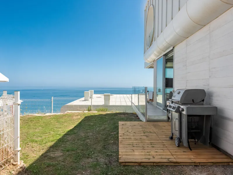 Welcome to this beautifully designed apartment, perfectly situated in a highly sought-after area.