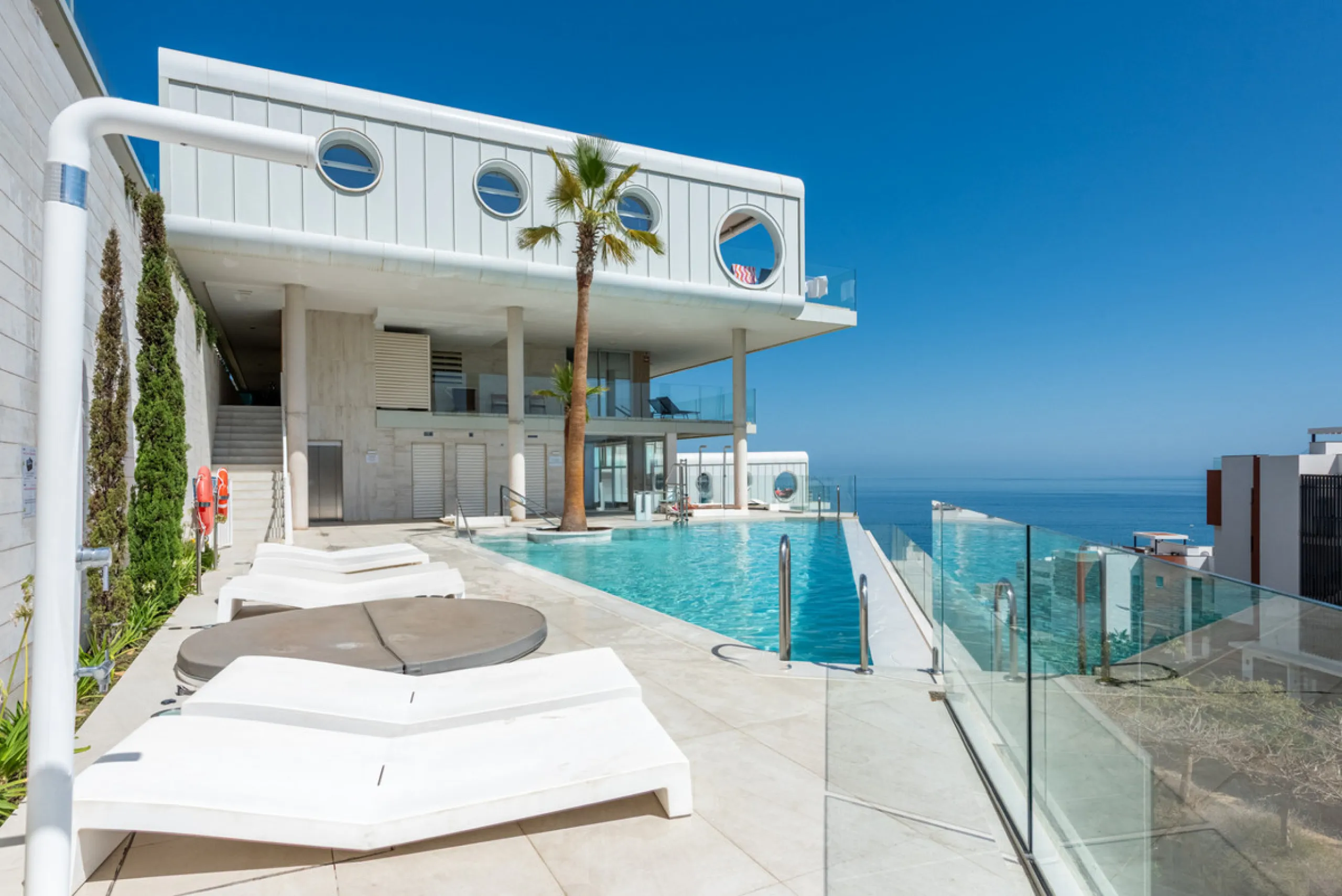 Welcome to this beautifully designed apartment, perfectly situated in a highly sought-after area.