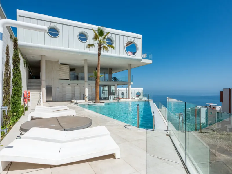 Welcome to this beautifully designed apartment, perfectly situated in a highly sought-after area.