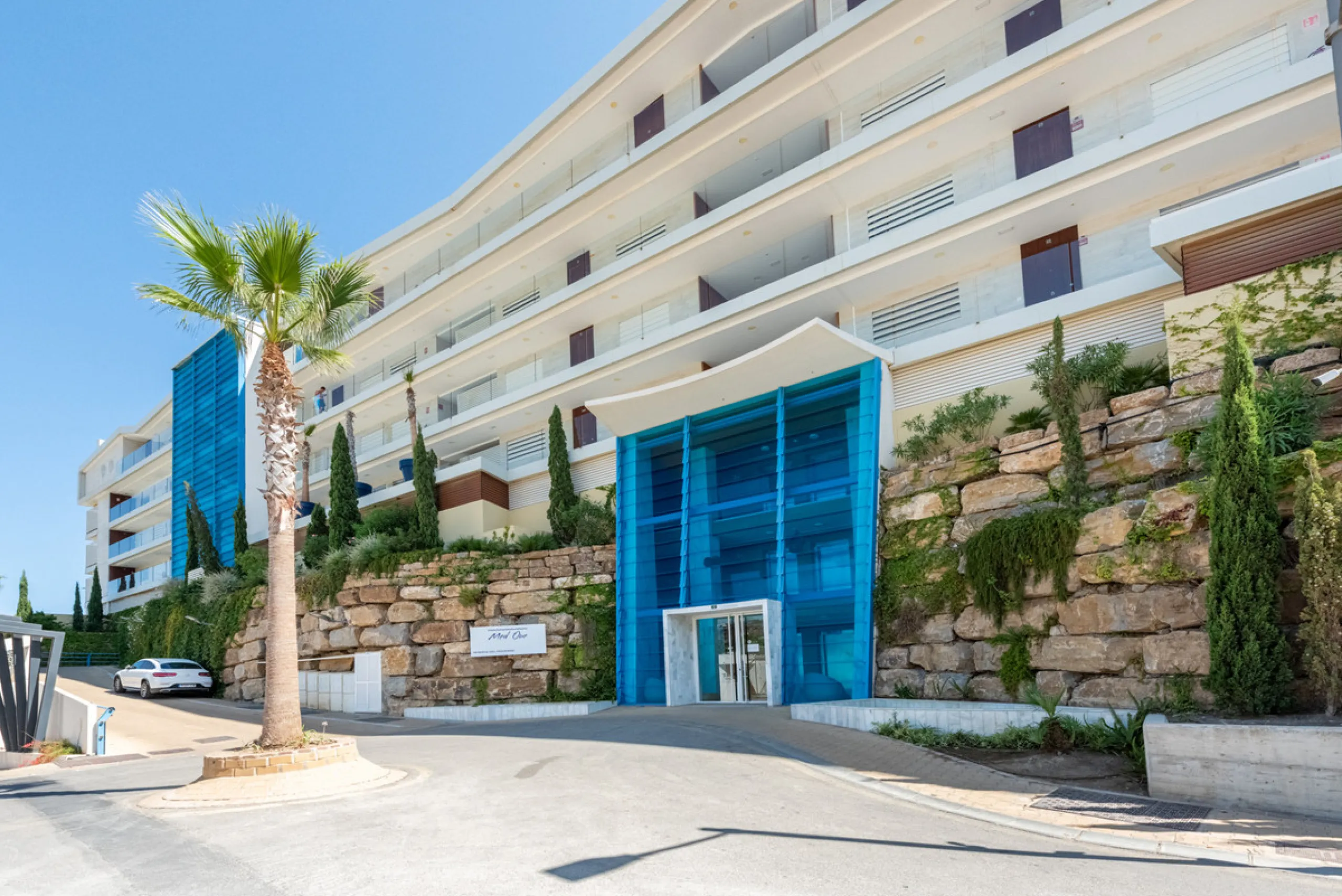 Welcome to this beautifully designed apartment, perfectly situated in a highly sought-after area.