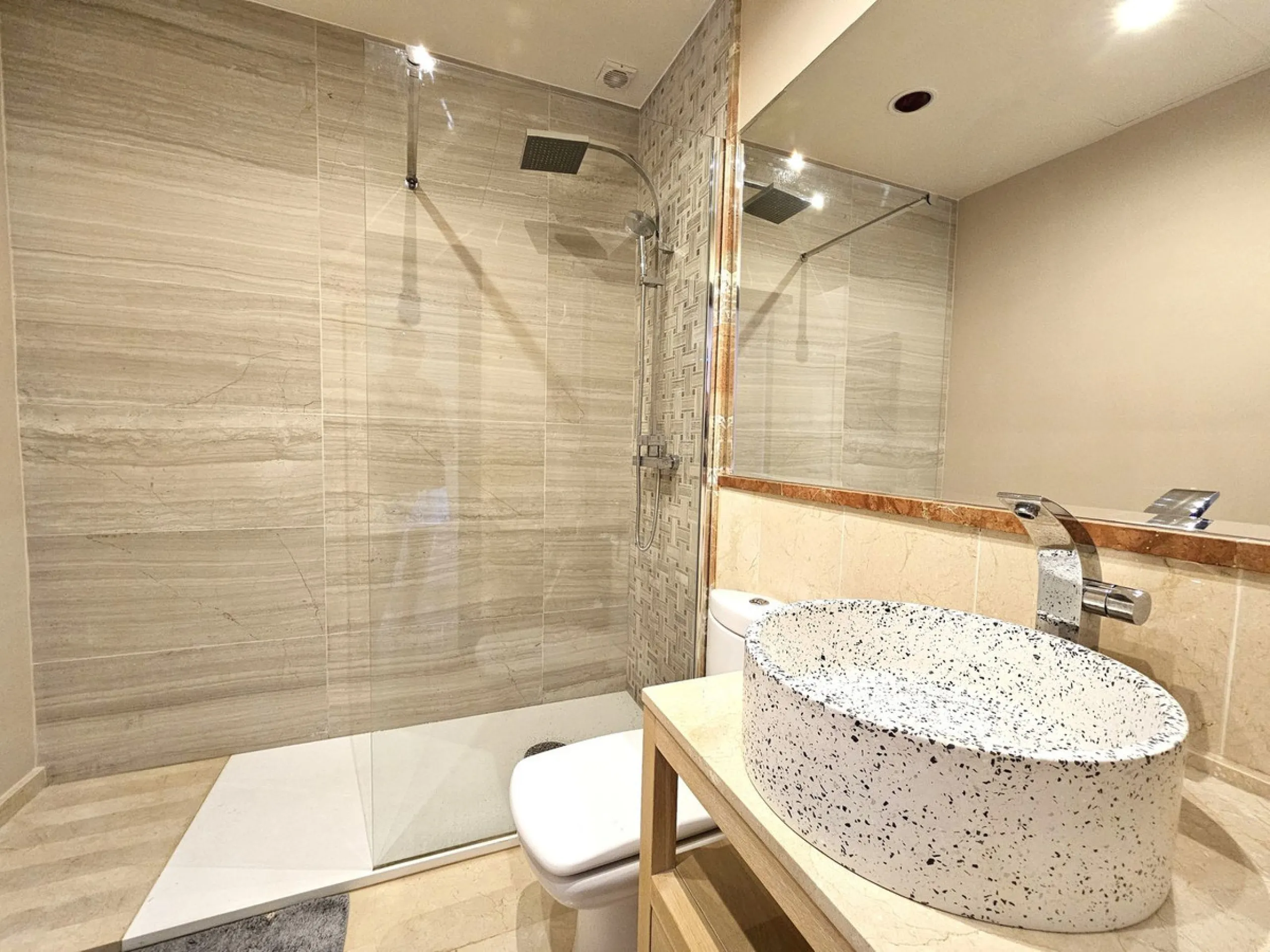 Luxury 3-Bed Apartment with Spacious Terrace in a Prime Beachside Location in Puerto Banús