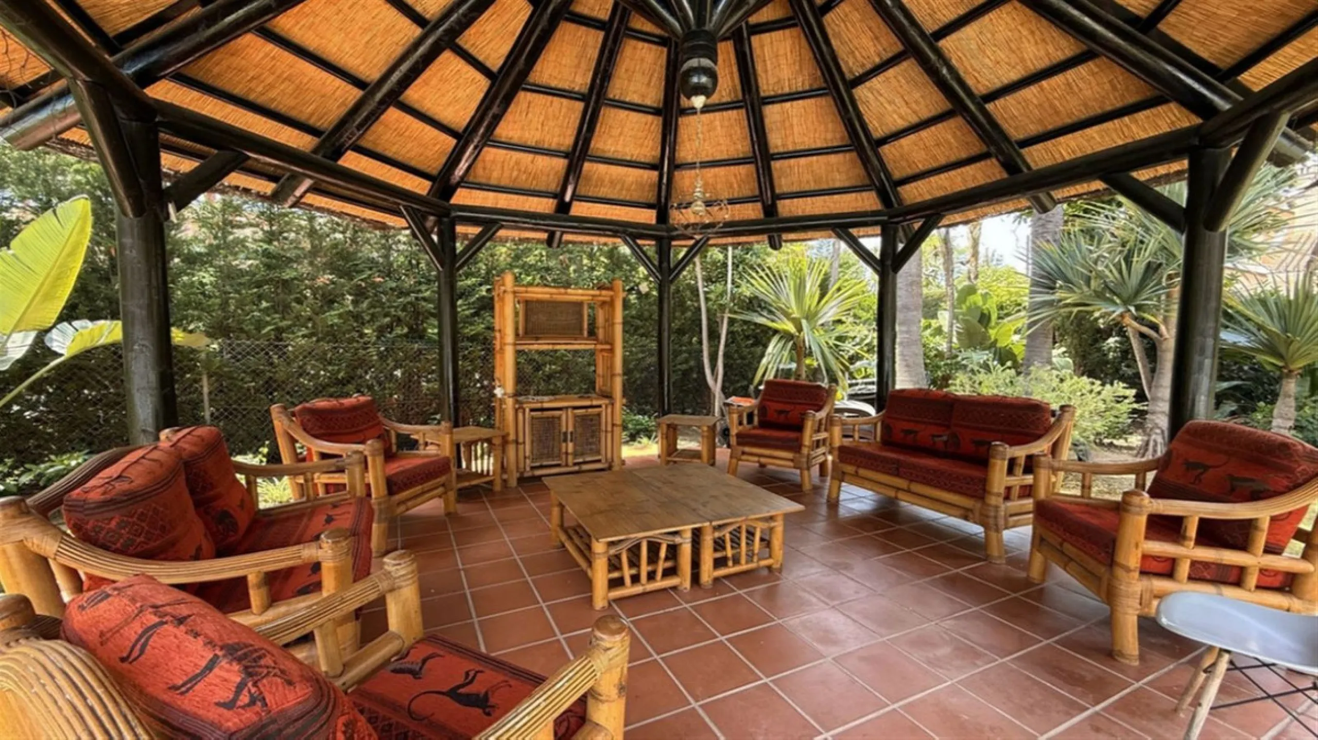 Luxury 3-Bed Apartment with Spacious Terrace in a Prime Beachside Location in Puerto Banús