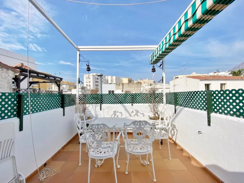 Apartment - Penthouse в продаже в Marbella, Málaga. В доме 3 спален и 2 ванных комнат. Площадь дома 91 м²