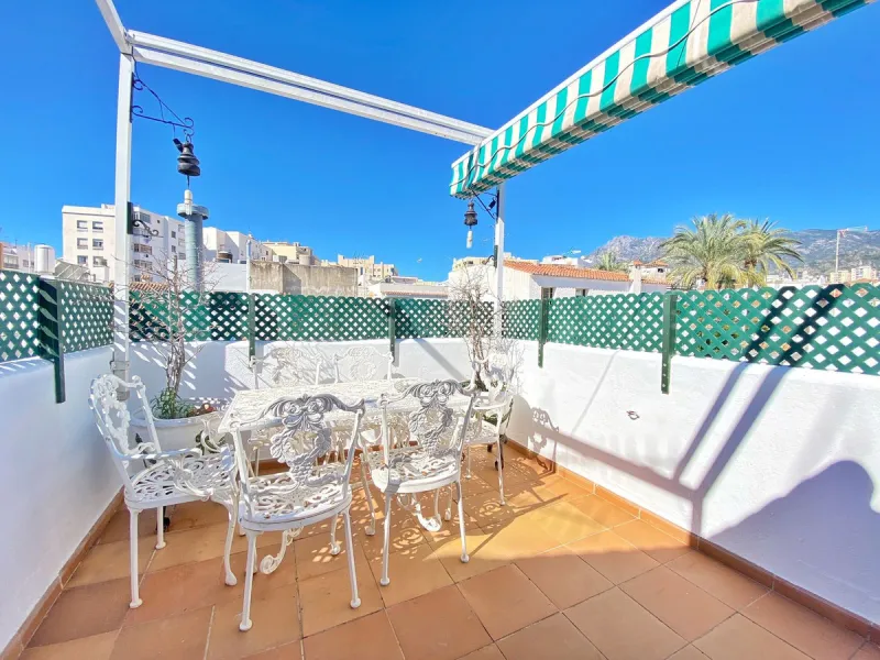 Apartment - Penthouse в продаже в Marbella, Málaga. В доме 3 спален и 2 ванных комнат. Площадь дома 91 м²