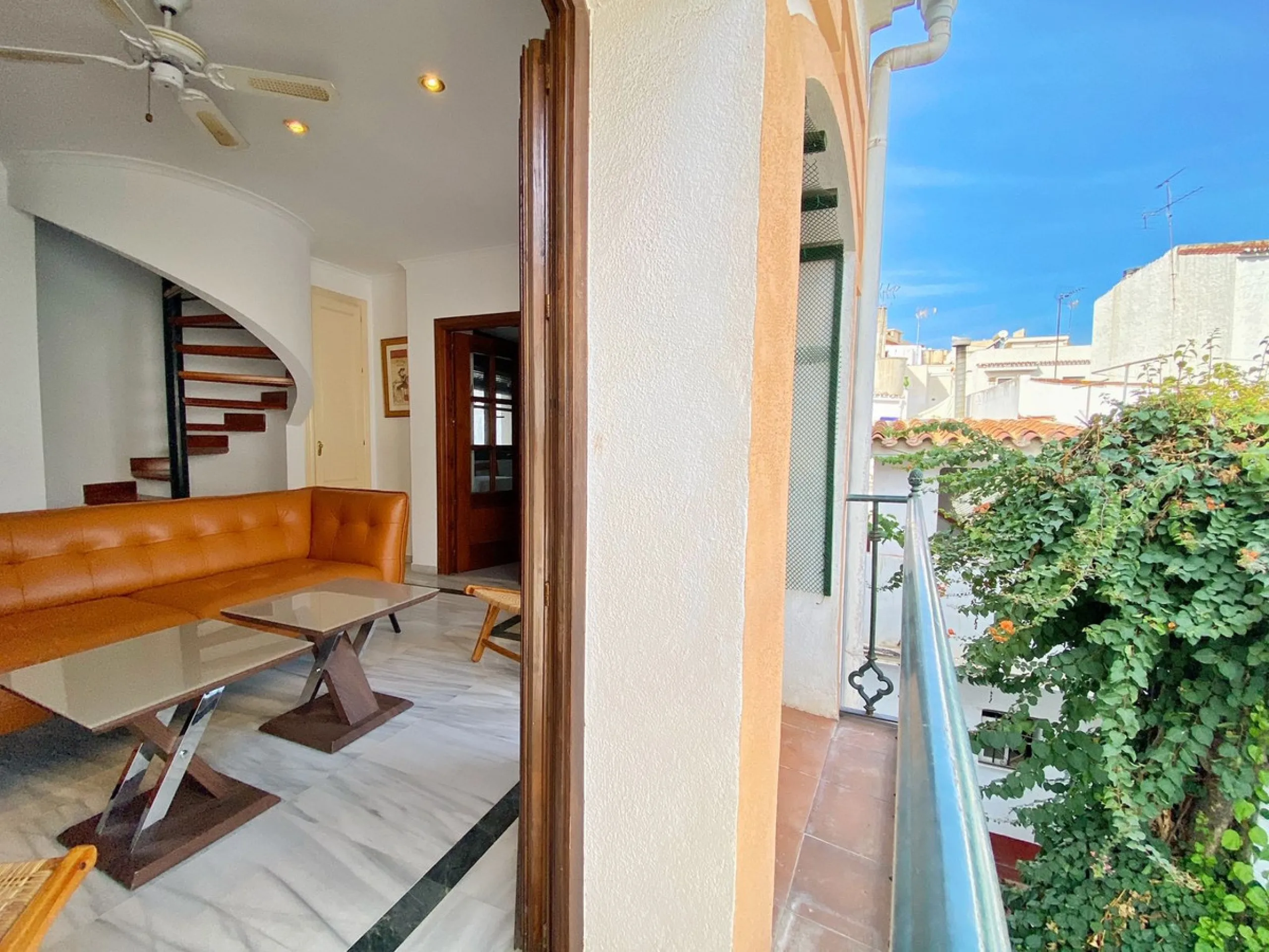 Apartment - Penthouse в продаже в Marbella, Málaga. В доме 3 спален и 2 ванных комнат. Площадь дома 91 м²