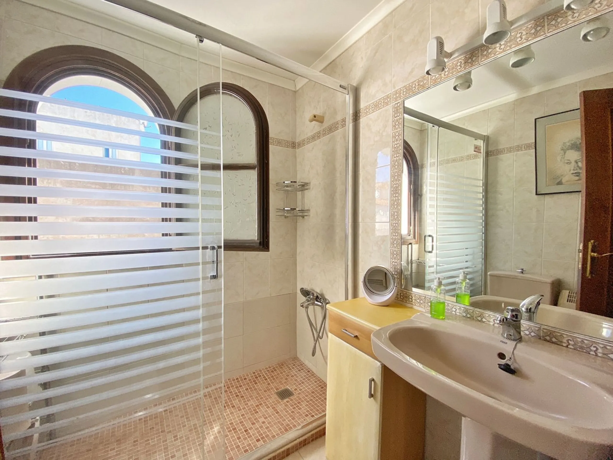 Apartment - Penthouse в продаже в Marbella, Málaga. В доме 3 спален и 2 ванных комнат. Площадь дома 91 м²