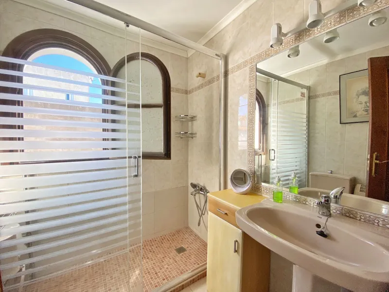 Apartment - Penthouse в продаже в Marbella, Málaga. В доме 3 спален и 2 ванных комнат. Площадь дома 91 м²