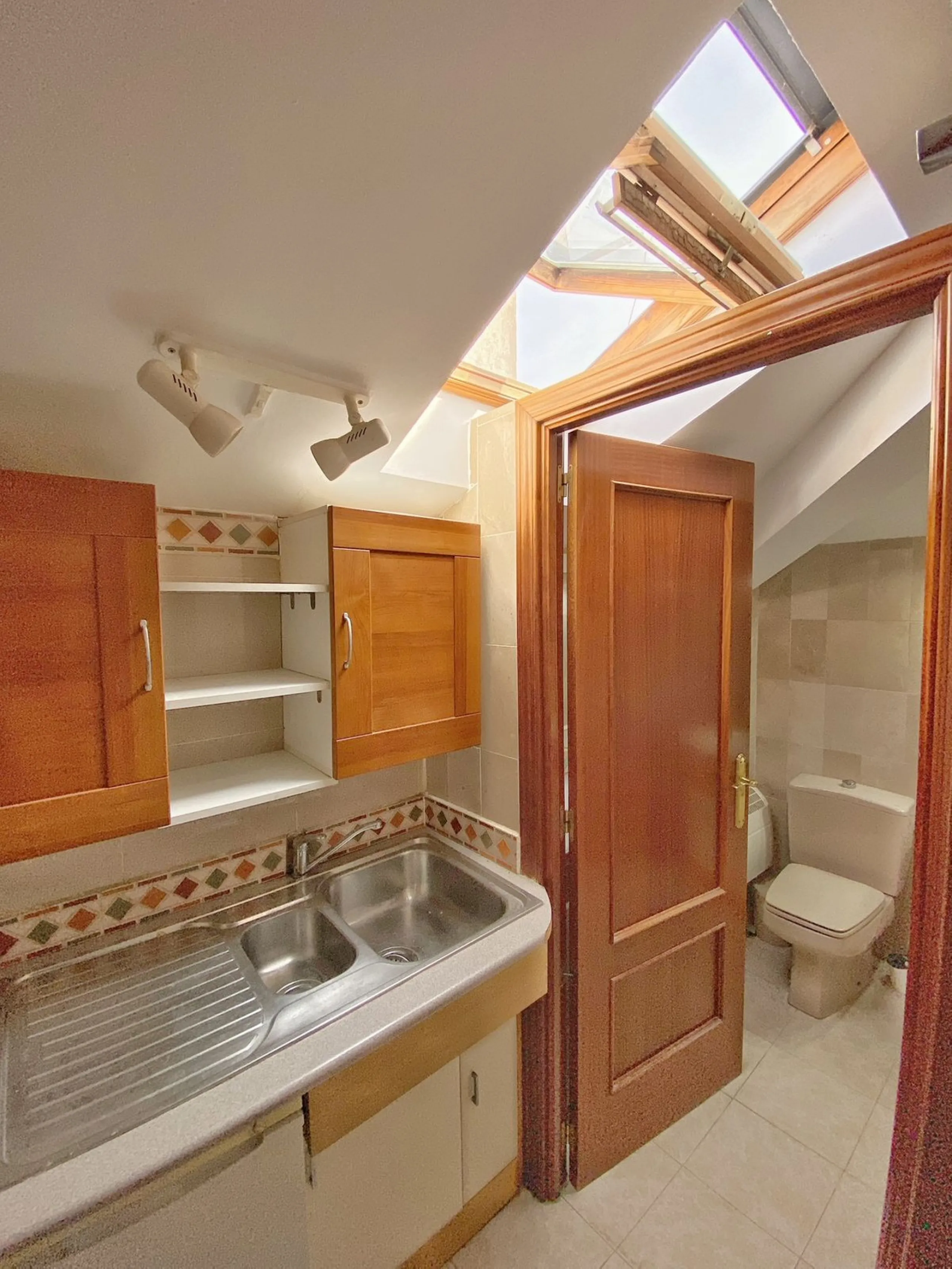 Apartment - Penthouse в продаже в Marbella, Málaga. В доме 3 спален и 2 ванных комнат. Площадь дома 91 м²
