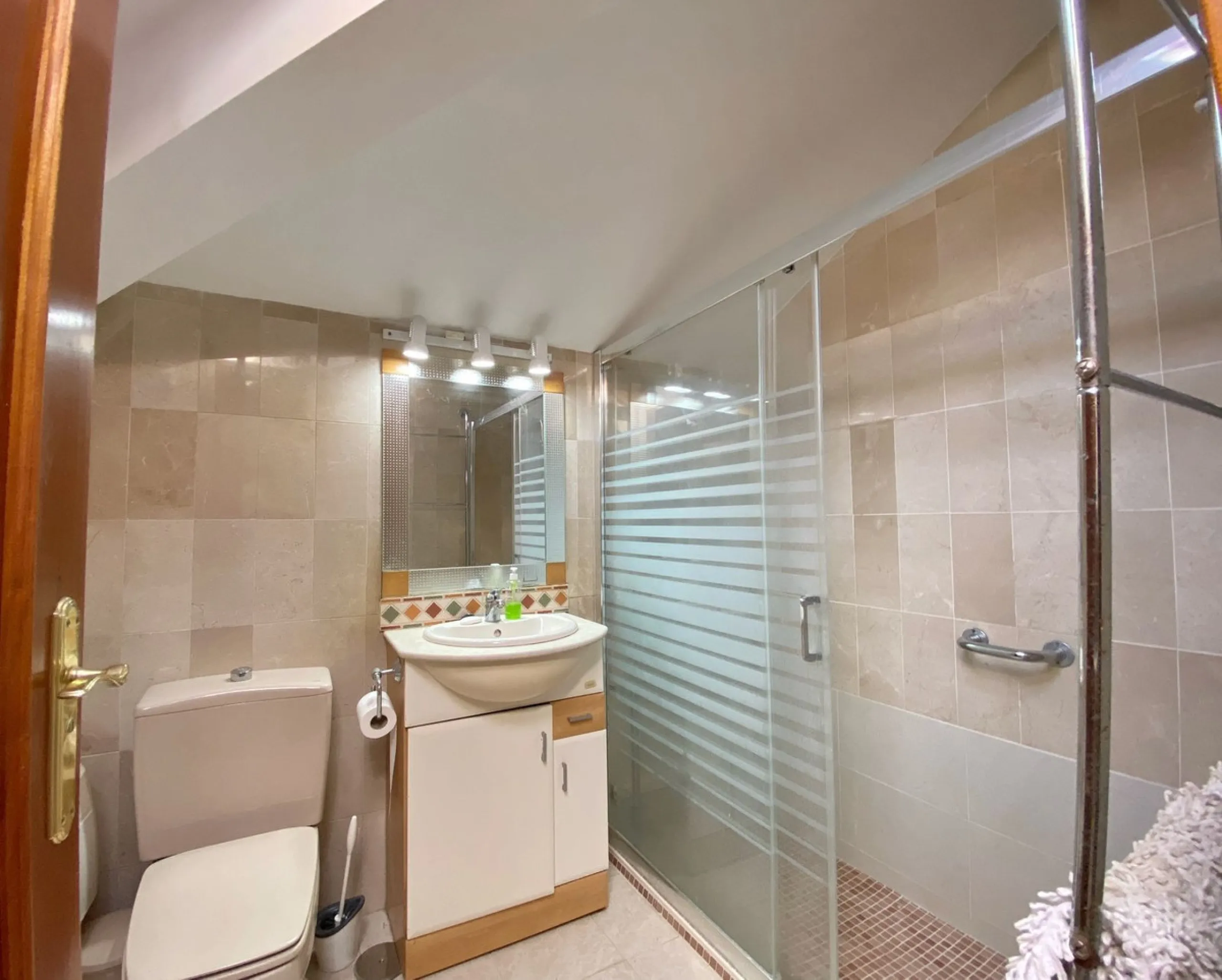 Apartment - Penthouse в продаже в Marbella, Málaga. В доме 3 спален и 2 ванных комнат. Площадь дома 91 м²