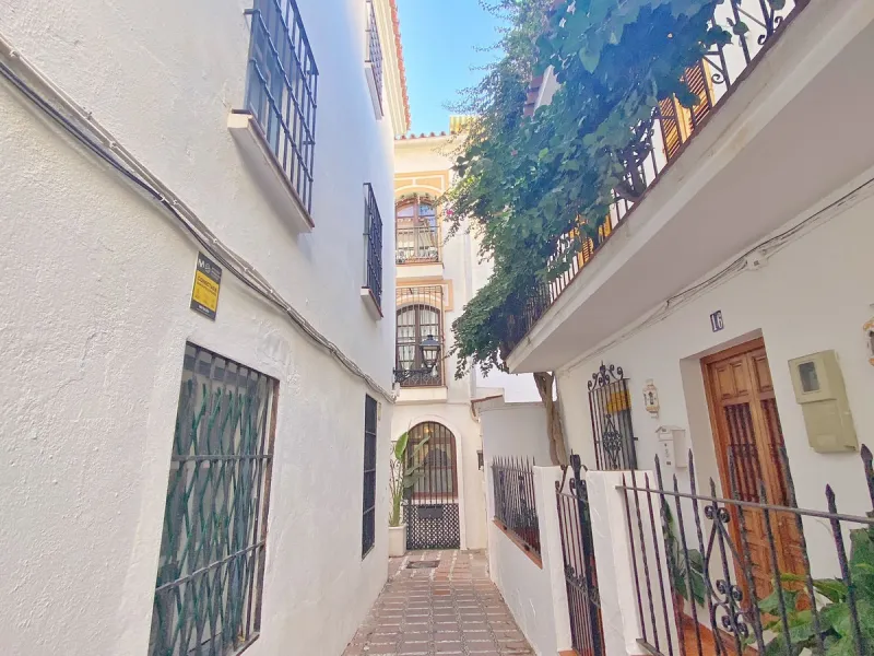 Apartment - Penthouse в продаже в Marbella, Málaga. В доме 3 спален и 2 ванных комнат. Площадь дома 91 м²