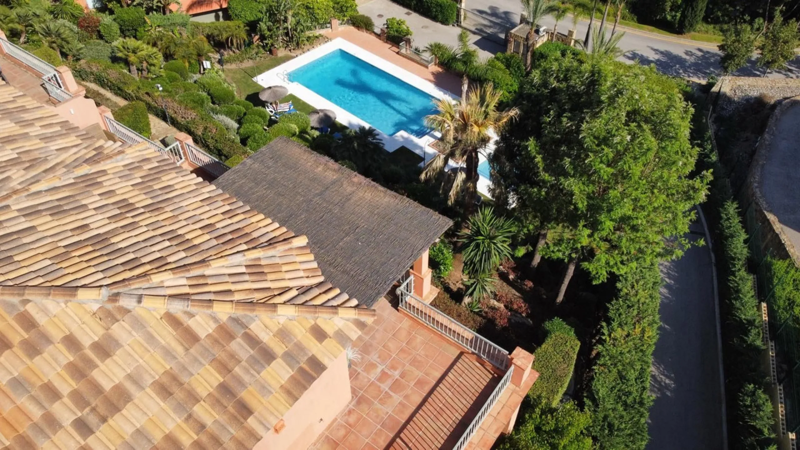 Luxury penthouse in Flamingos Resort with stunning sea and golf views, featuring an unobstructed front view thanks to its prime position within the complex.