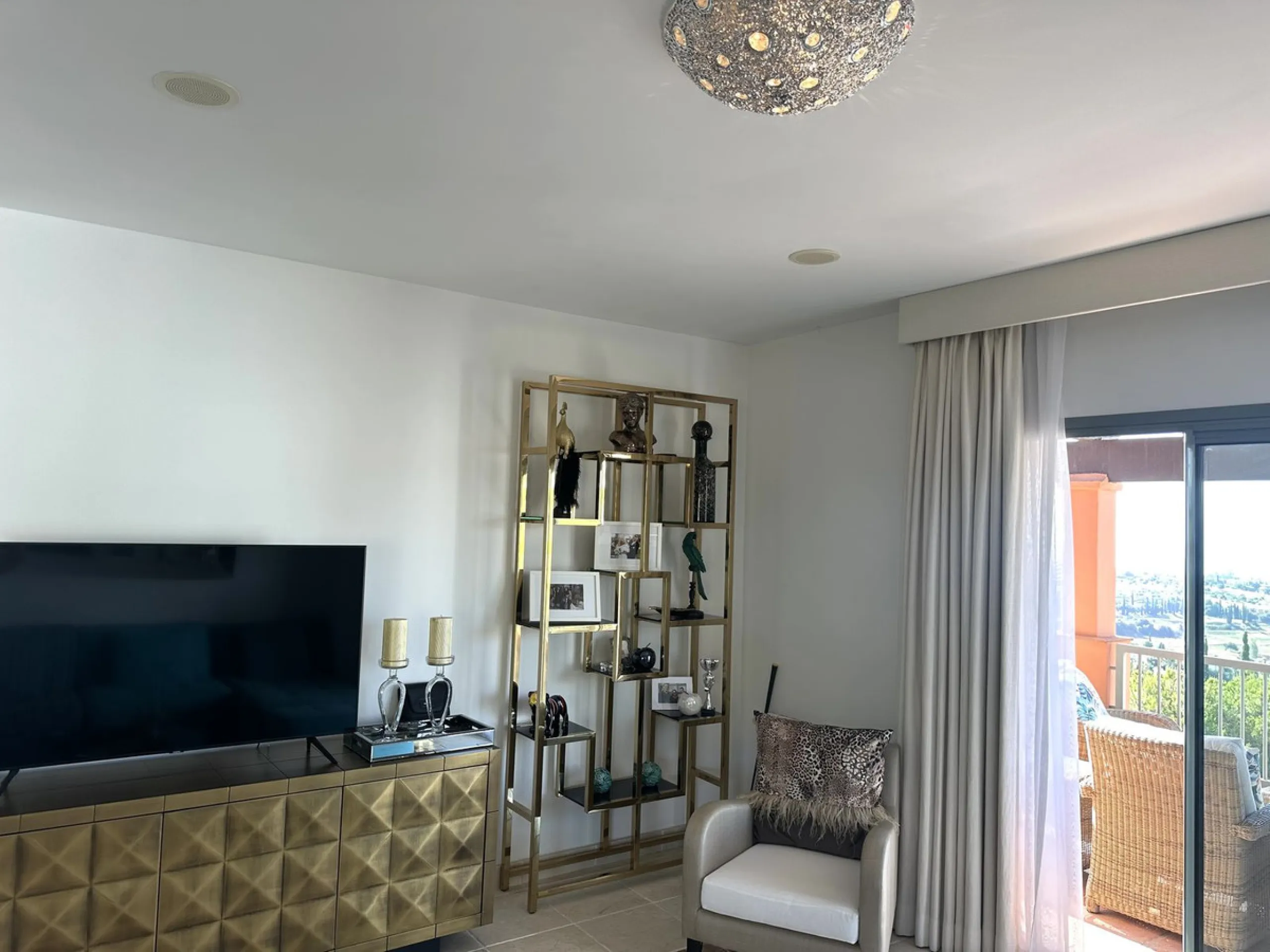 Luxury penthouse in Flamingos Resort with stunning sea and golf views, featuring an unobstructed front view thanks to its prime position within the complex.