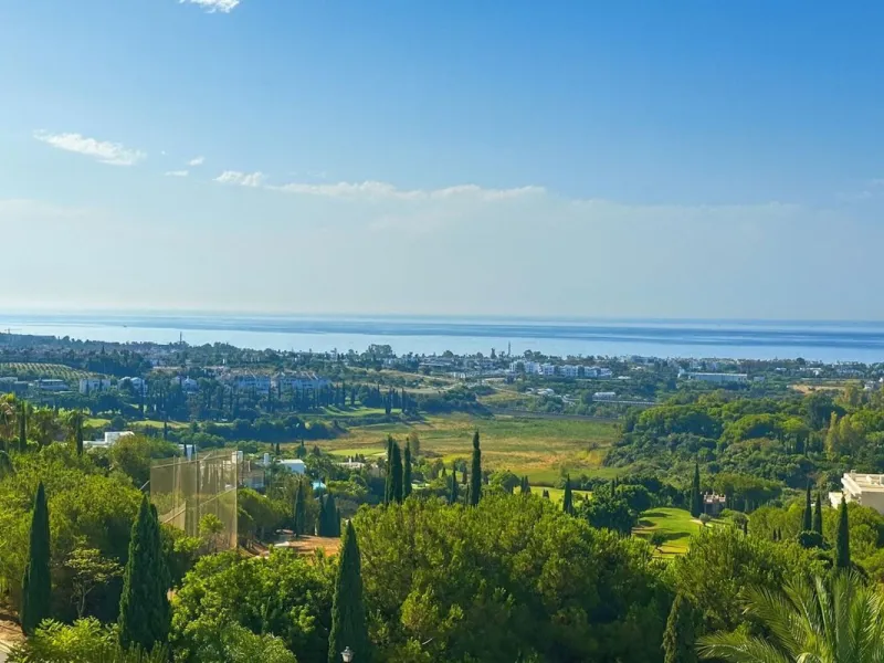 Luxury penthouse in Flamingos Resort with stunning sea and golf views, featuring an unobstructed front view thanks to its prime position within the complex.
