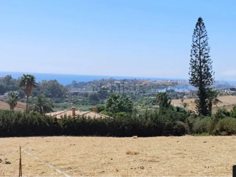 Rustic plot for sale in La Cala, Estepona - Natural surroundings and great agricultural potential.