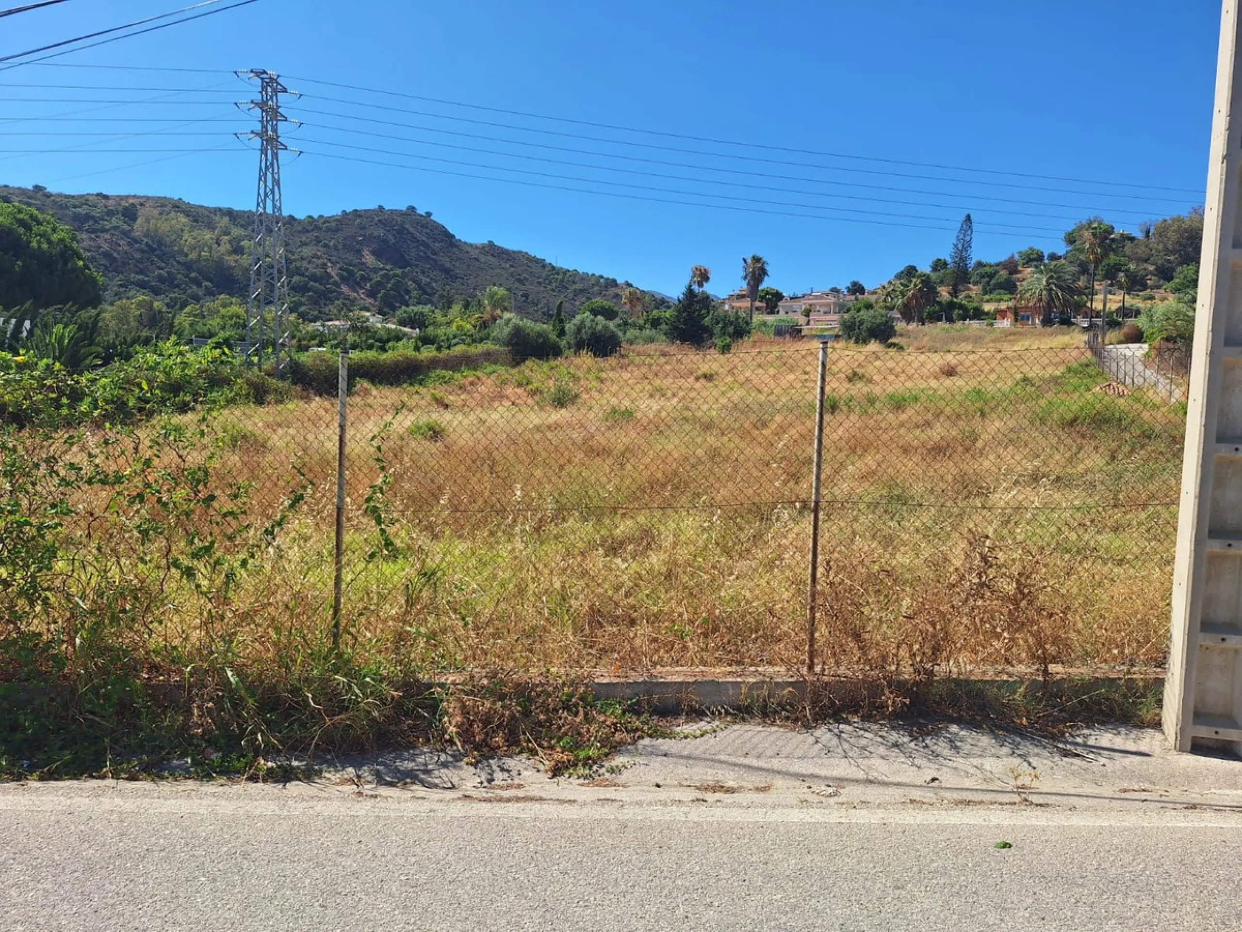 Rustic plot for sale in La Cala, Estepona - Natural surroundings and great agricultural potential.