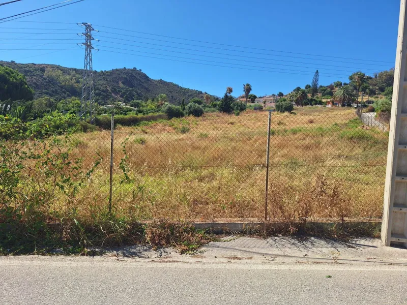 Rustic plot for sale in La Cala, Estepona - Natural surroundings and great agricultural potential.