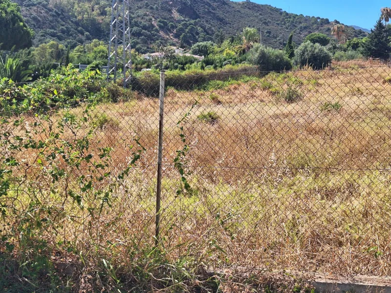 Rustic plot for sale in La Cala, Estepona - Natural surroundings and great agricultural potential.