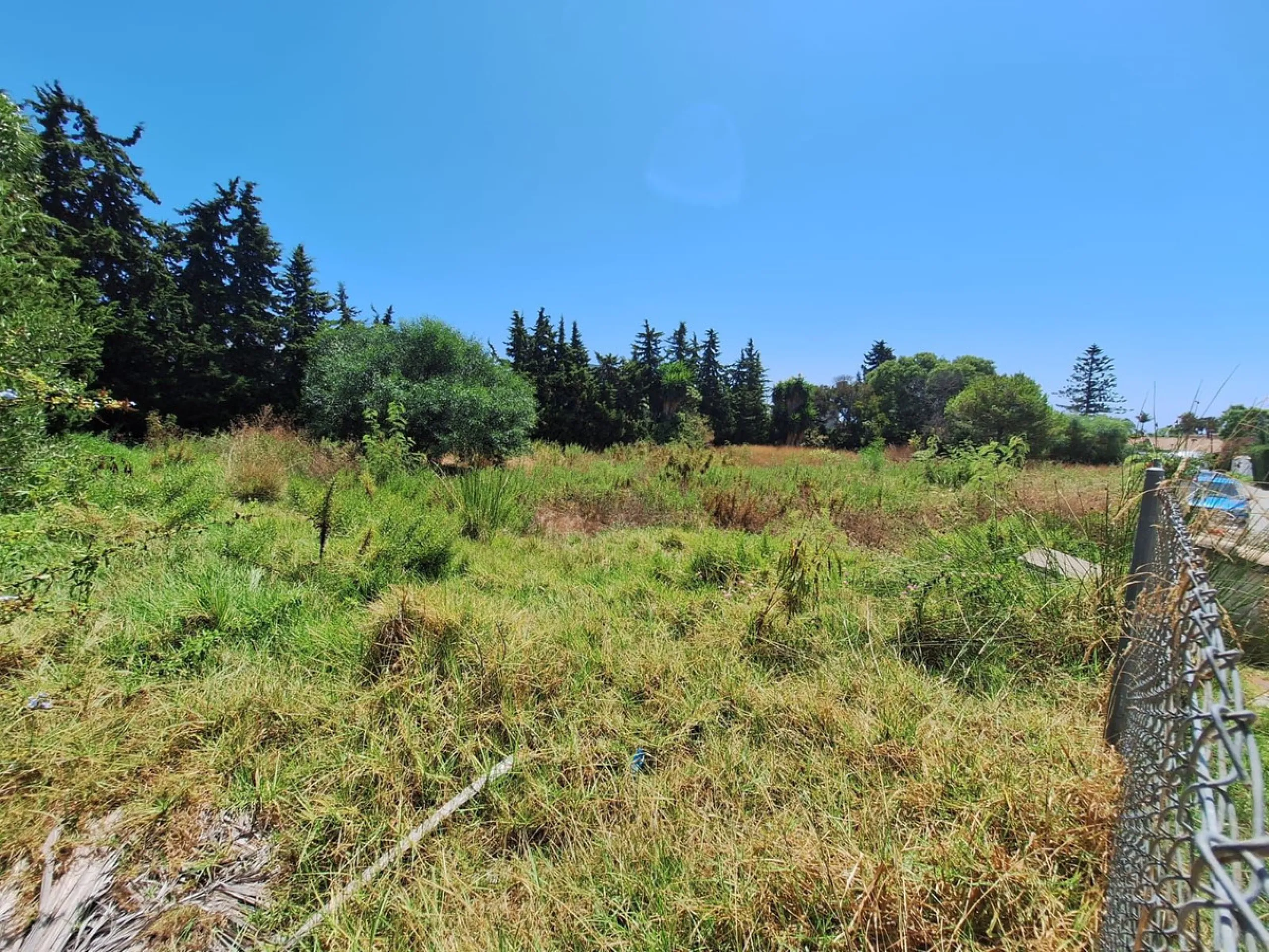 Plot - Residential Plot в продаже в Estepona, Málaga. Площадь участка 2595 м²