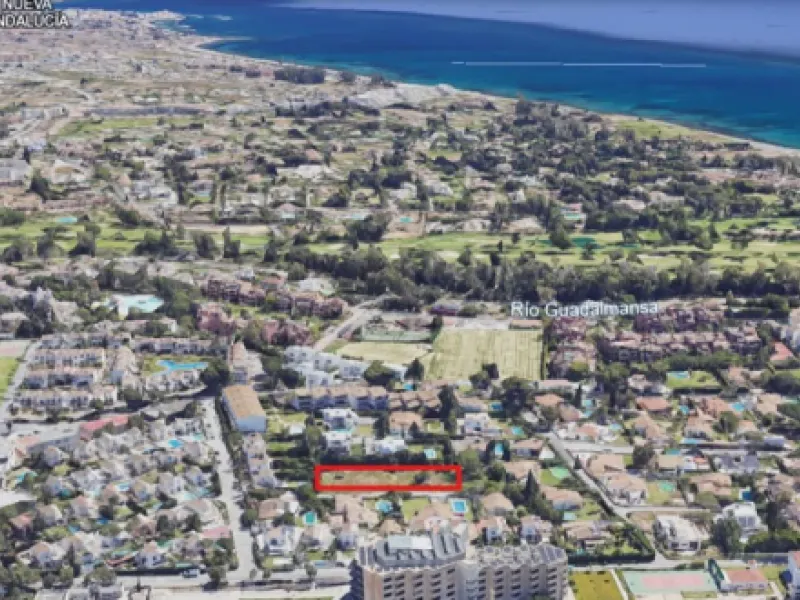Plot - Residential Plot в продаже в Estepona, Málaga. Площадь участка 2595 м²