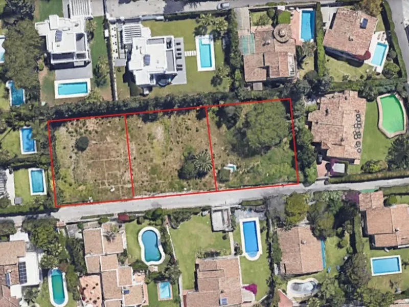 Plot - Residential Plot в продаже в Estepona, Málaga. Площадь участка 2595 м²