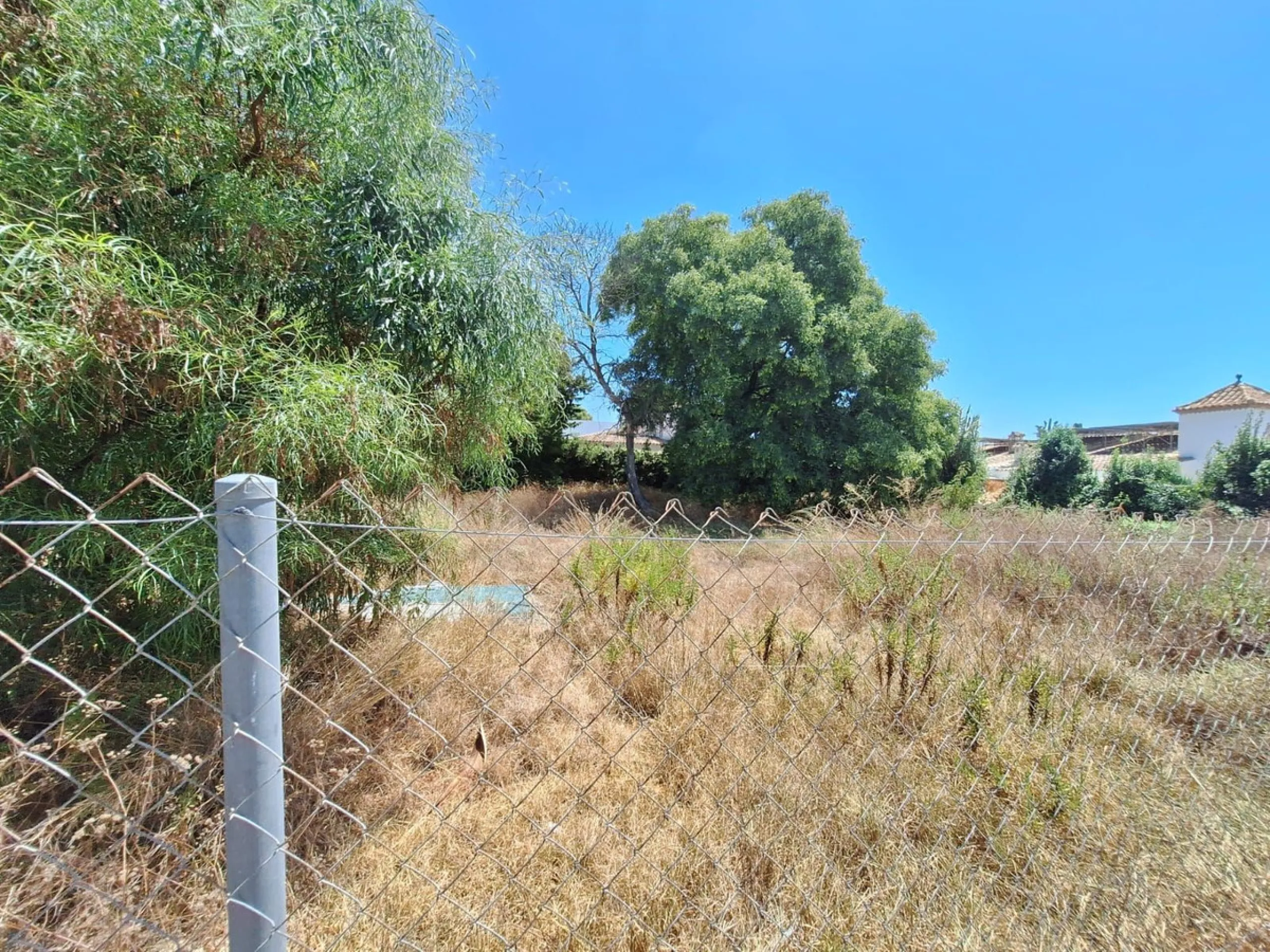 Plot - Residential Plot в продаже в Estepona, Málaga. Площадь участка 2595 м²