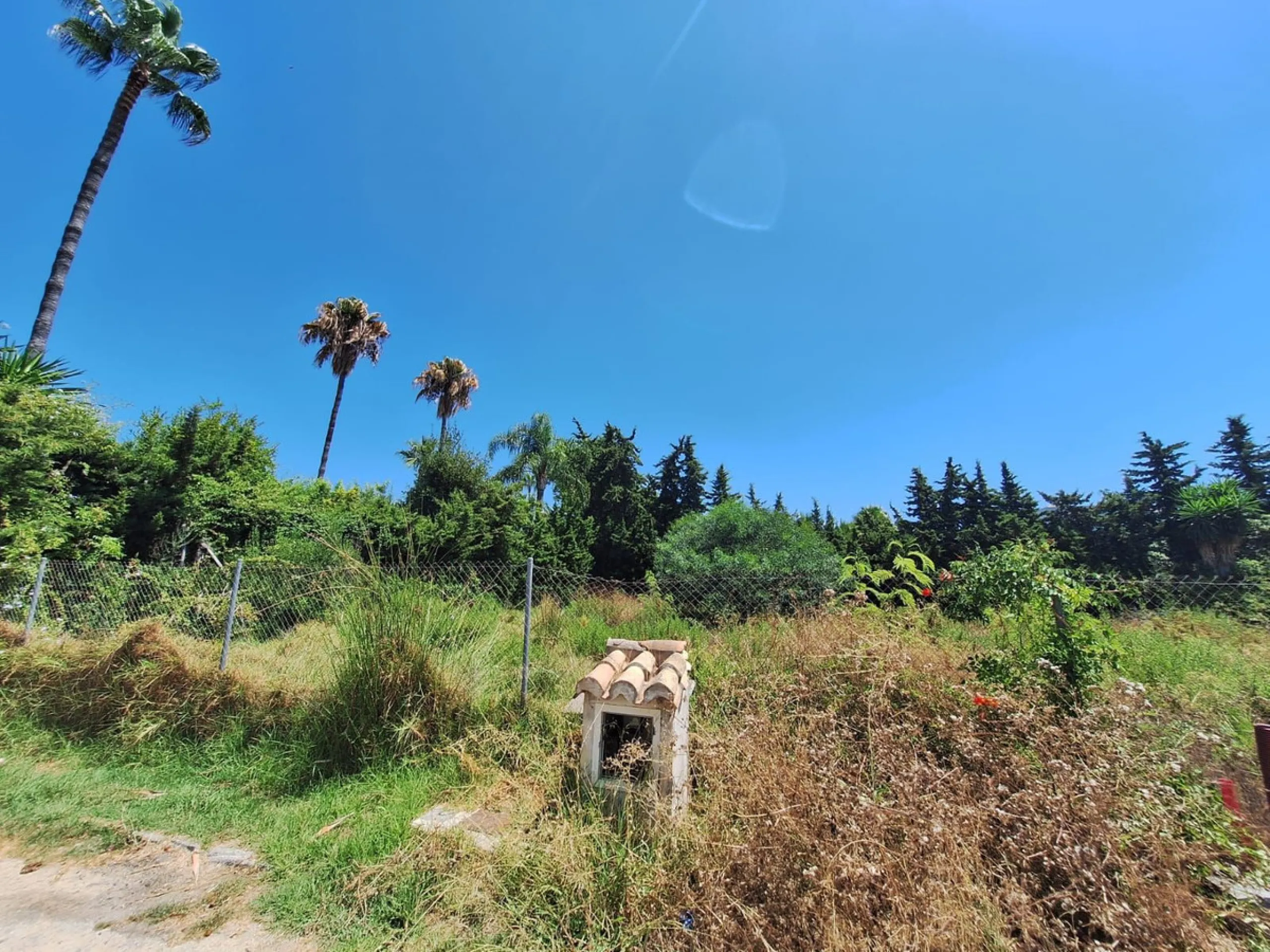 Plot - Residential Plot в продаже в Estepona, Málaga. Площадь участка 2595 м²