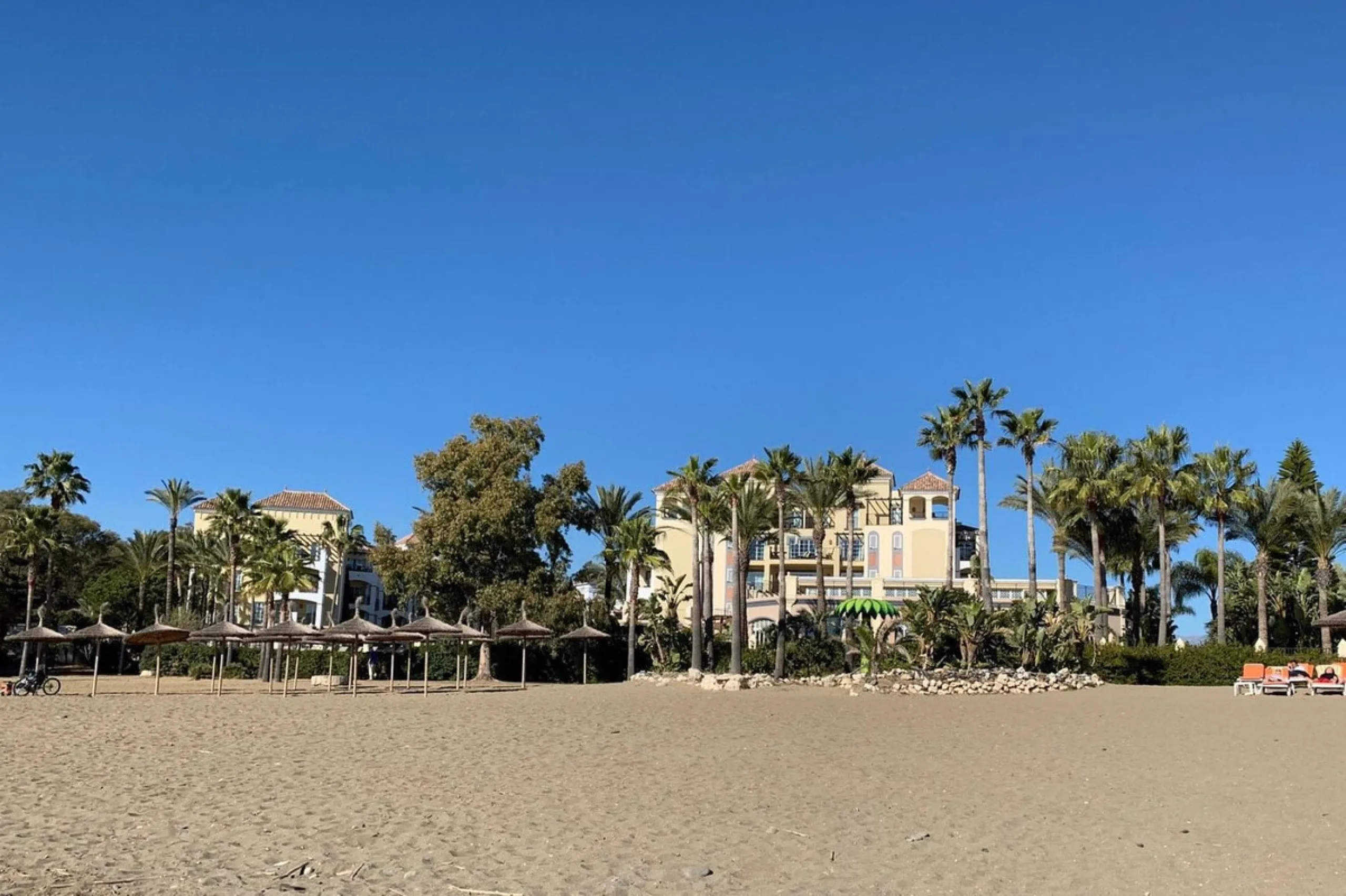 Plot - Residential Plot в продаже в Estepona, Málaga. Площадь участка 2595 м²