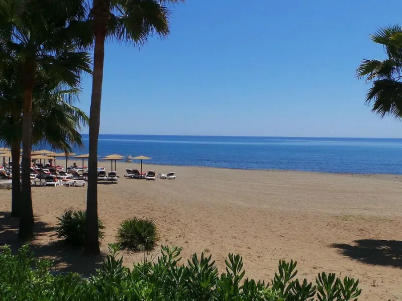 Plot - Residential Plot в продаже в Estepona, Málaga. Площадь участка 2595 м²