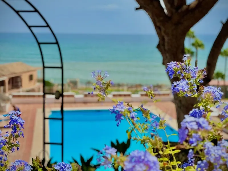 Charming Apartment with Direct Sea Access – Calahonda (Mijas)