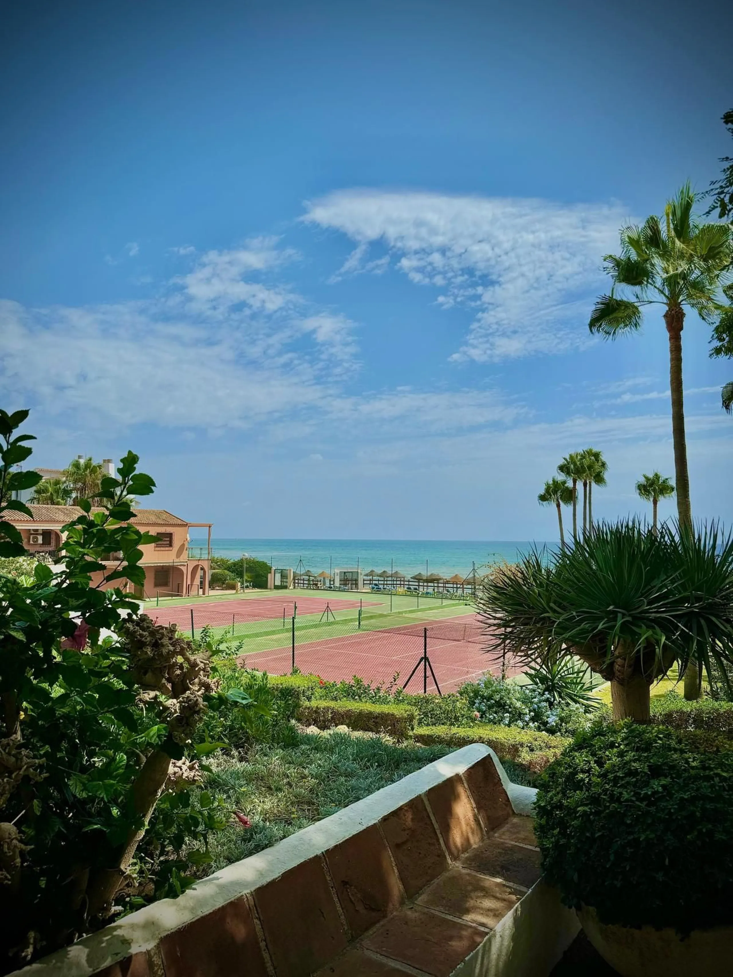 Charming Apartment with Direct Sea Access – Calahonda (Mijas)