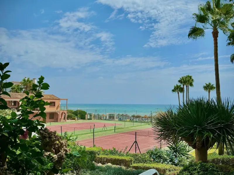 Charming Apartment with Direct Sea Access – Calahonda (Mijas)