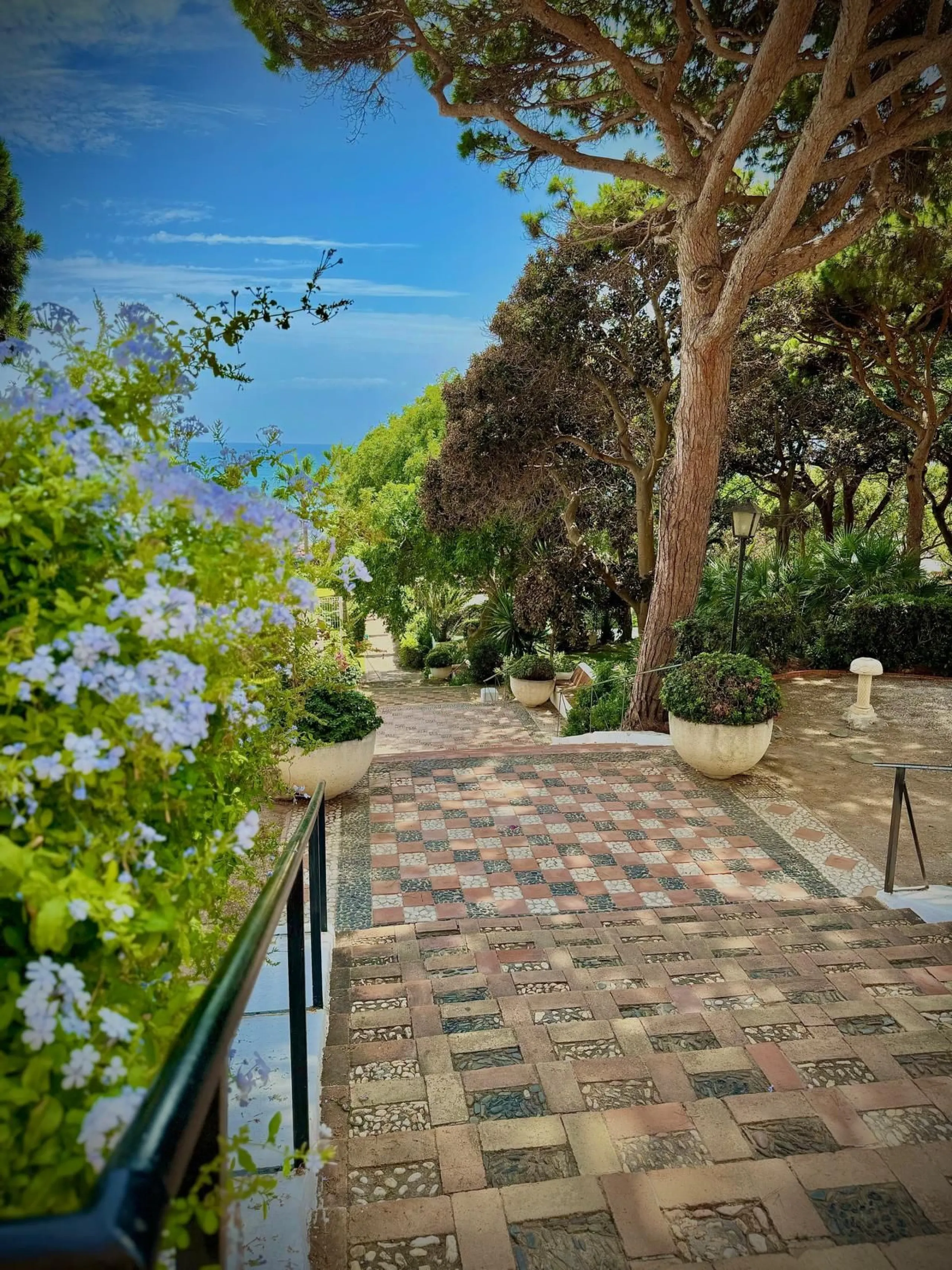 Charming Apartment with Direct Sea Access – Calahonda (Mijas)