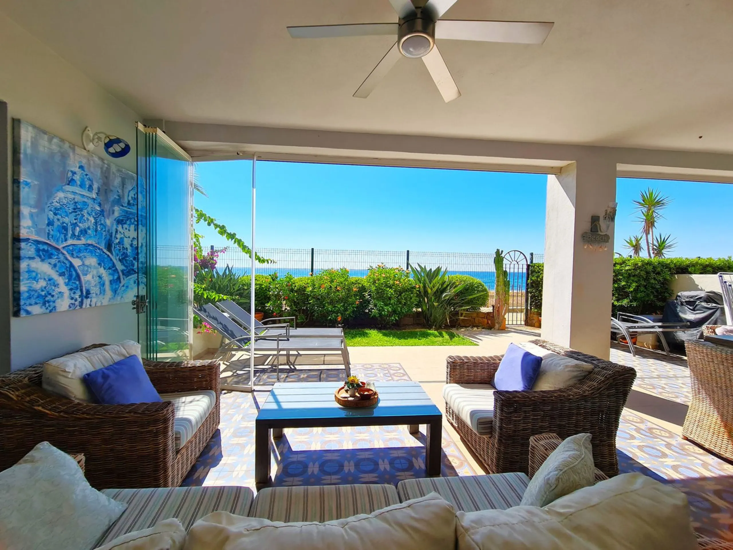 MAGNIFICENT 3-BEDROOM GROUND FLOOR APARTMENT WITH PRIVATE GARDEN ON THE BEACHFRONT