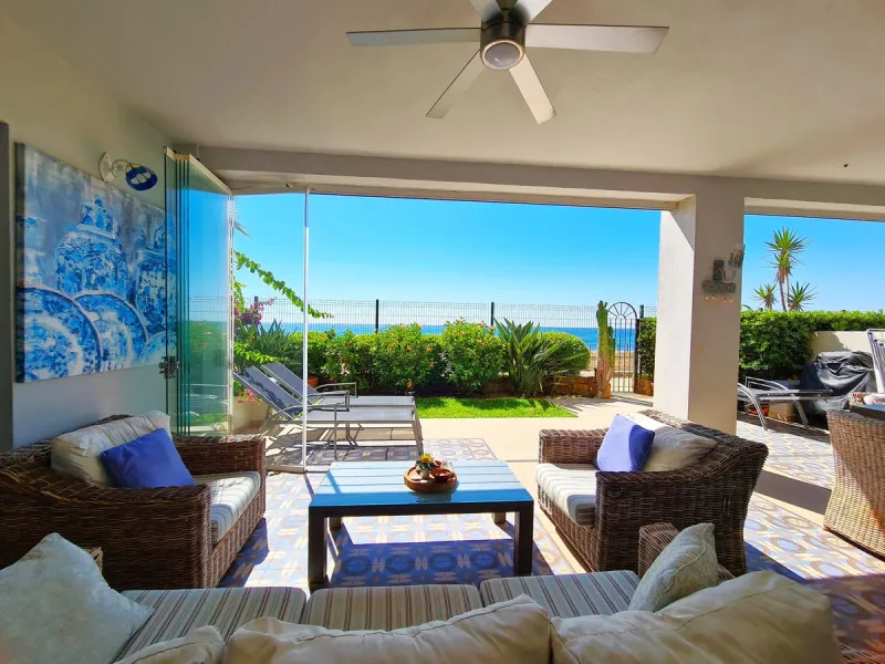 MAGNIFICENT 3-BEDROOM GROUND FLOOR APARTMENT WITH PRIVATE GARDEN ON THE BEACHFRONT