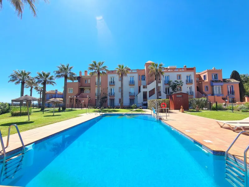 MAGNIFICENT 3-BEDROOM GROUND FLOOR APARTMENT WITH PRIVATE GARDEN ON THE BEACHFRONT