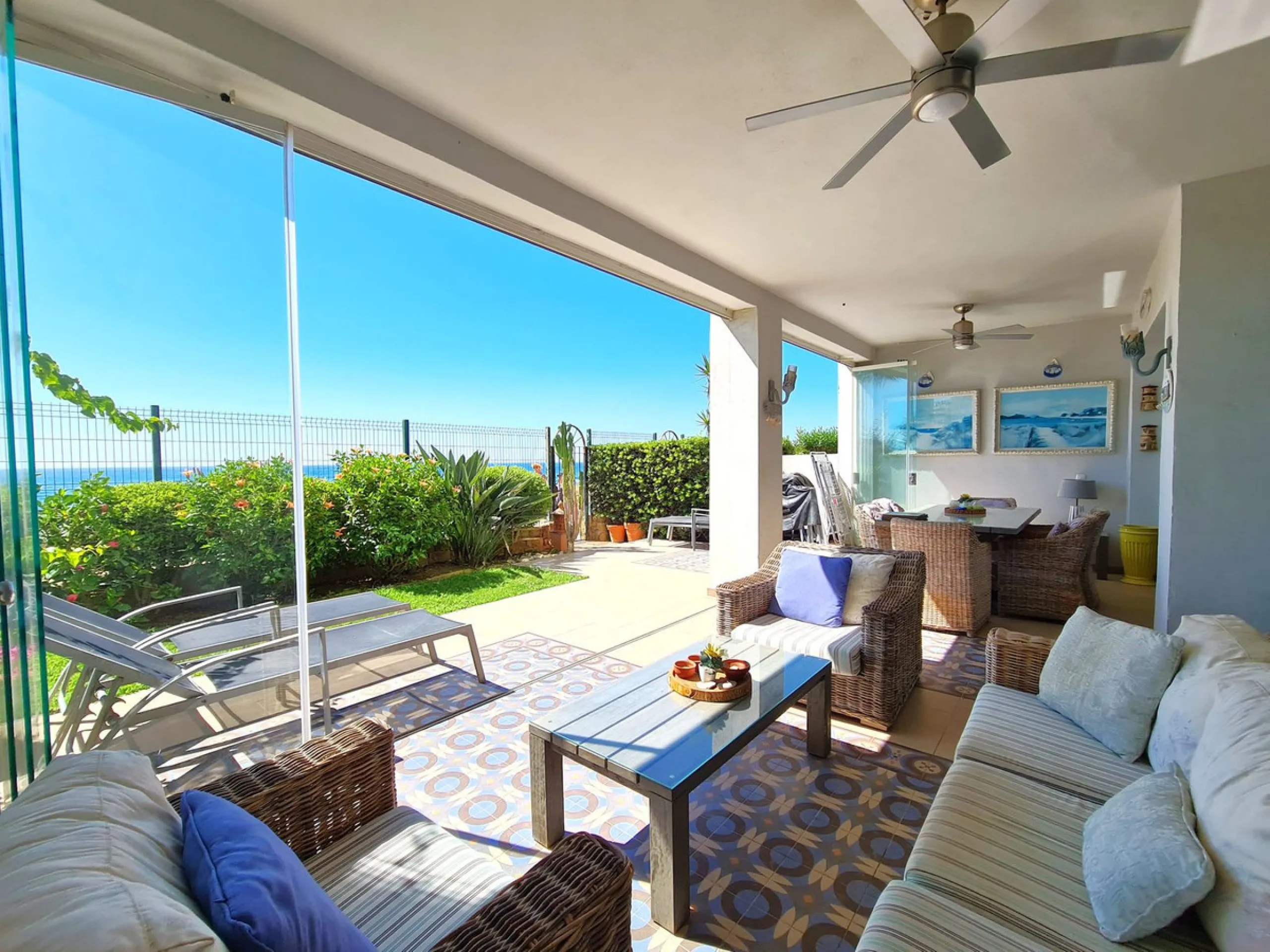 MAGNIFICENT 3-BEDROOM GROUND FLOOR APARTMENT WITH PRIVATE GARDEN ON THE BEACHFRONT