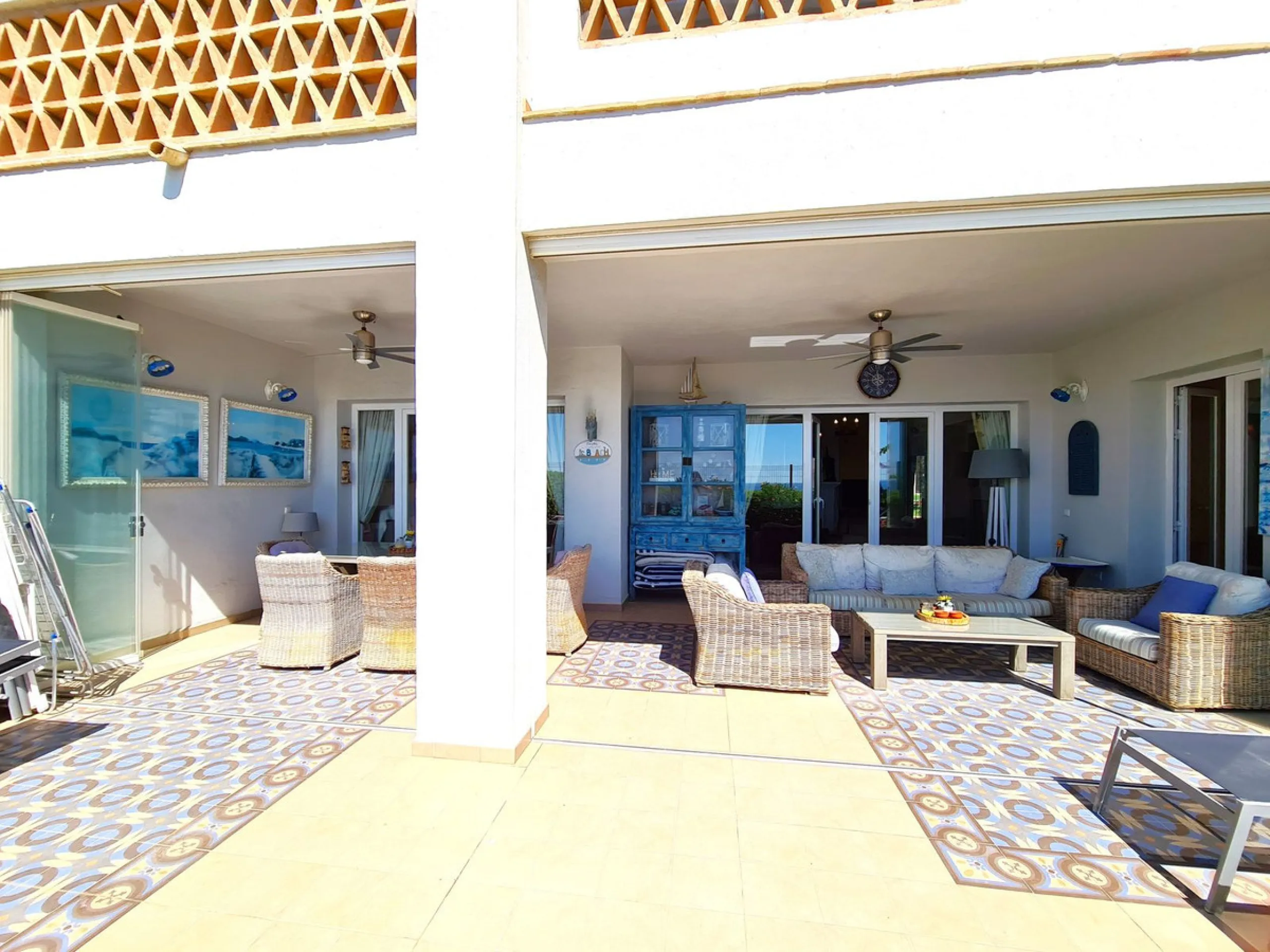MAGNIFICENT 3-BEDROOM GROUND FLOOR APARTMENT WITH PRIVATE GARDEN ON THE BEACHFRONT