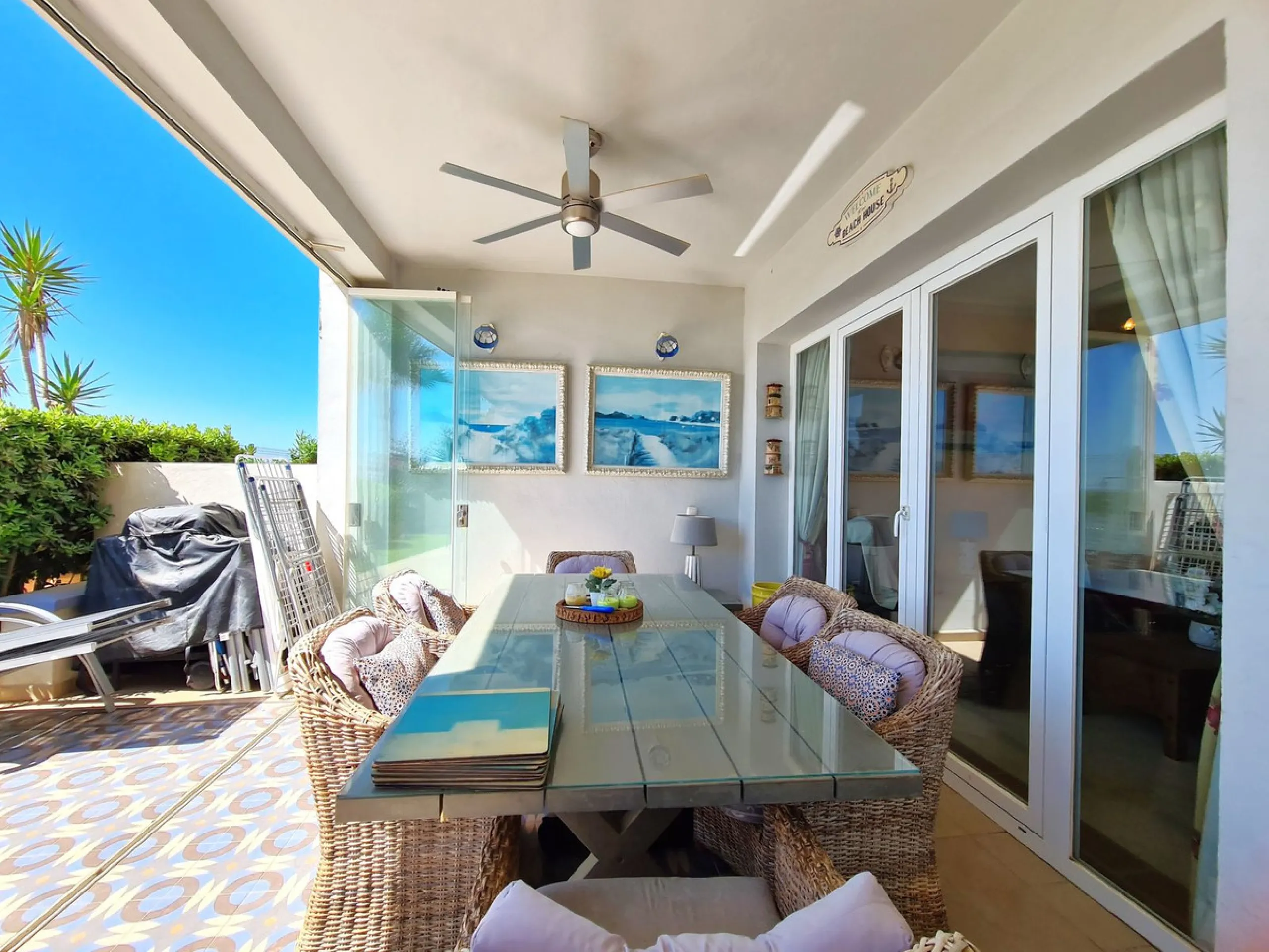 MAGNIFICENT 3-BEDROOM GROUND FLOOR APARTMENT WITH PRIVATE GARDEN ON THE BEACHFRONT